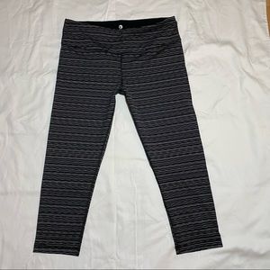 LIKE NEW Workout pants / leggings, XL